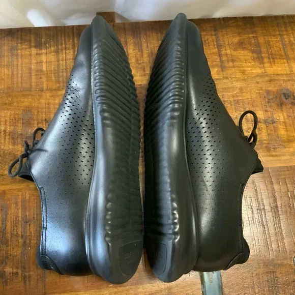 Cole Haan Mens Sz 9M  2.ZeroGrand Black Laser Cut Leather Shoes C23832 - Picture 4 of 13
